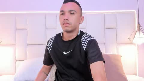 Snapshot of andressolorzano chatting on 05-19-26, 11:27 Andres online show from 05-19-26, 11:27