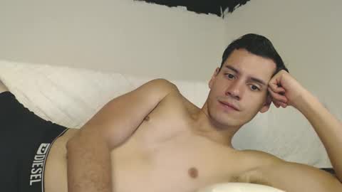 Snapshot of andrestorres0 chatting on 11-10-25, 07:35 Andres Torres online show from 11-10-25, 07:35