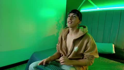 Andreuw Wolf online show from 10-29-25, 02:36