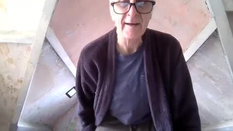 Snapshot of andrew160258 chatting on 04-07-26, 12:38 Andrew online show from 04-07-26, 12:38