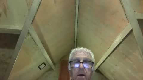 Snapshot of andrew160258 chatting on 04-14-26, 11:33 Andrew online show from 04-14-26, 11:33
