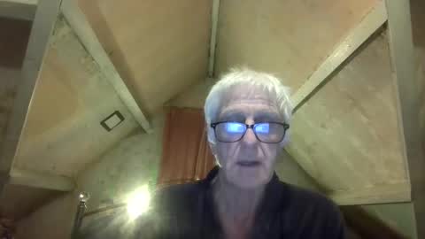 Snapshot of andrew160258 chatting on 04-18-26, 11:27 Andrew online show from 04-18-26, 11:27