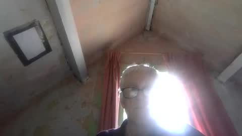 Snapshot of andrew160258 chatting on 04-19-26, 12:04 Andrew online show from 04-19-26, 12:04
