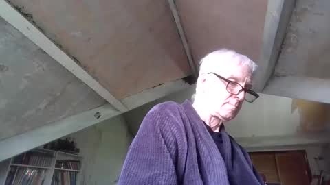 Snapshot of andrew160258 chatting on 04-28-26, 10:20 Andrew online show from 04-28-26, 10:20