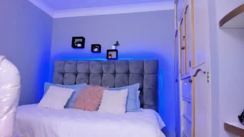 Snapshot of andrew_03_ chatting on 12-05-25, 08:16 ANDREW online show from 12-05-25, 08:16