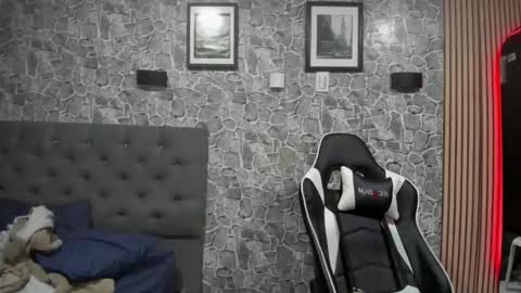 andrew_2811 online show from 09-09-25, 07:41