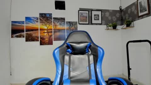 andrew_2811 online show from 01-12-26, 05:45