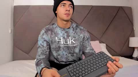 Snapshot of andrew_colleman1 chatting on 11-06-25, 06:14 Colleman online show from 11-06-25, 06:14