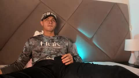 Snapshot of andrew_colleman1 chatting on 11-08-25, 06:13 Colleman online show from 11-08-25, 06:13