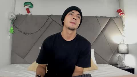 Snapshot of andrew_colleman1 chatting on 11-21-25, 04:33 Colleman online show from 11-21-25, 04:33