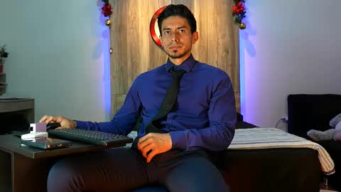 Snapshot of andrew_elliot chatting on 12-23-25, 05:16 Andrew online show from 12-23-25, 05:16