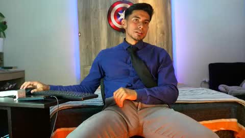 Snapshot of andrew_elliot chatting on 02-05-26, 02:05 Andrew online show from 02-05-26, 02:05