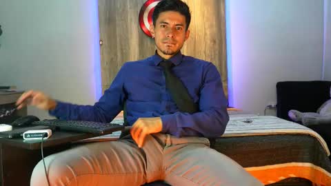 Snapshot of andrew_elliot chatting on 02-07-26, 03:10 Andrew online show from 02-07-26, 03:10