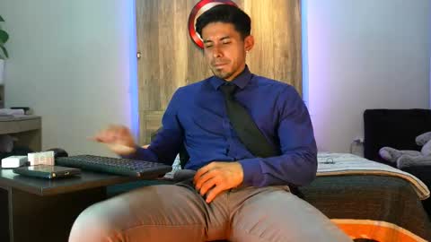 Snapshot of andrew_elliot chatting on 02-12-26, 02:50 Andrew online show from 02-12-26, 02:50