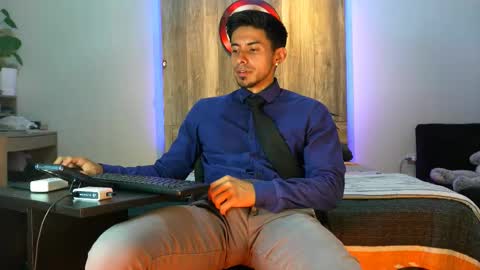 Snapshot of andrew_elliot chatting on 02-15-26, 06:54 Andrew online show from 02-15-26, 06:54