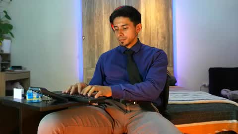 Snapshot of andrew_elliot chatting on 02-17-26, 01:46 Andrew online show from 02-17-26, 01:46