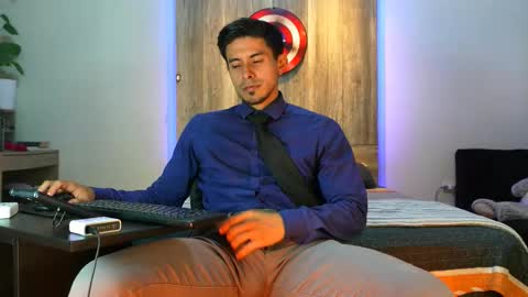 Snapshot of andrew_elliot chatting on 02-19-26, 02:07 Andrew online show from 02-19-26, 02:07