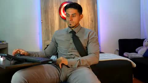 Snapshot of andrew_elliot chatting on 03-04-26, 02:39 Andrew online show from 03-04-26, 02:39