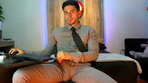 Snapshot of andrew_elliot chatting on 03-06-26, 01:35 Andrew online show from 03-06-26, 01:35