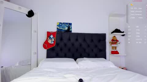 Snapshot of andrew_magic chatting on 12-08-24, 01:02 --- online show from 12-08-24, 01:02