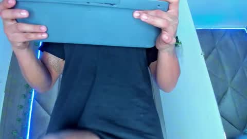 Snapshot of andrewkenoxx_ chatting on 02-04-26, 07:20 ANDREW KENNOXX online show from 02-04-26, 07:20