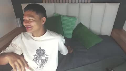 Snapshot of andrewkenoxx_ chatting on 02-05-26, 08:02 ANDREW KENNOXX online show from 02-05-26, 08:02