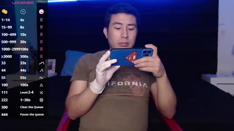 Snapshot of andrewmhilton_ chatting on 01-12-25, 01:32 andrewmhilton_ online show from 01-12-25, 01:32