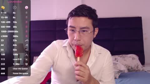 Snapshot of andrewmhilton_ chatting on 01-12-25, 09:08 andrewmhilton_ online show from 01-12-25, 09:08