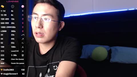 Snapshot of andrewmhilton_ chatting on 02-11-25, 11:33 andrewmhilton_ online show from 02-11-25, 11:33