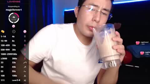 Snapshot of andrewmhilton_ chatting on 02-18-25, 03:21 andrewmhilton_ online show from 02-18-25, 03:21