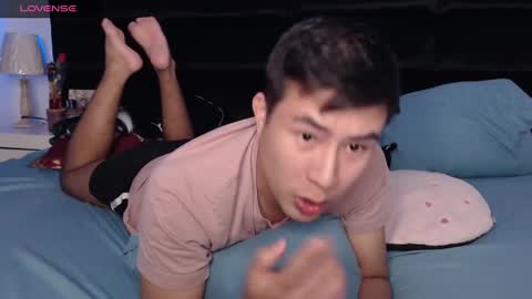 Snapshot of andrewmhilton_ chatting on 03-08-25, 02:34 andrewmhilton_ online show from 03-08-25, 02:34