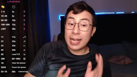 Snapshot of andrewmhilton_ chatting on 11-10-25, 07:07 andrewmhilton_ online show from 11-10-25, 07:07