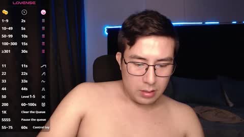 Snapshot of andrewmhilton_ chatting on 11-11-25, 07:19 andrewmhilton_ online show from 11-11-25, 07:19