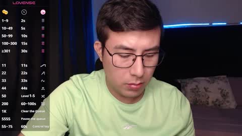 Snapshot of andrewmhilton_ chatting on 11-14-25, 07:18 andrewmhilton_ online show from 11-14-25, 07:18