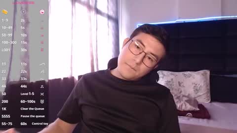 Snapshot of andrewmhilton_ chatting on 11-17-25, 07:08 andrewmhilton_ online show from 11-17-25, 07:08