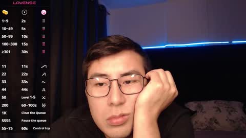 Snapshot of andrewmhilton_ chatting on 11-19-25, 06:35 andrewmhilton_ online show from 11-19-25, 06:35