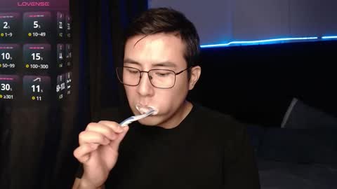 Snapshot of andrewmhilton_ chatting on 11-27-25, 05:20 andrewmhilton_ online show from 11-27-25, 05:20