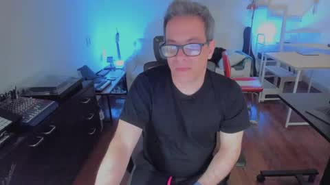 Snapshot of andy0pandi chatting on 10-05-25, 04:11 Andrew online show from 10-05-25, 04:11