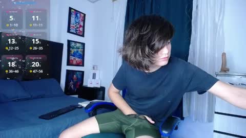 Snapshot of andyboy_19 chatting on 05-05-26, 12:29 andy online show from 05-05-26, 12:29