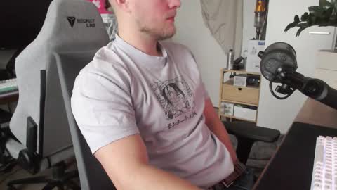 andycandy1994 online show from 11-13-25, 08:46