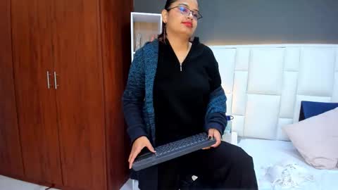 Snapshot of andyel2017 chatting on 10-13-25, 02:17 Andy D online show from 10-13-25, 02:17