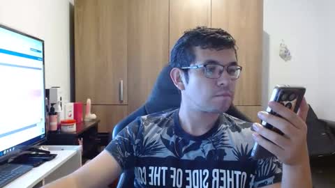 Snapshot of andyisasexmirrage chatting on 12-14-25, 12:38 Andres online show from 12-14-25, 12:38