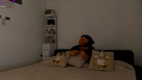 Snapshot of anelisse_ chatting on 12-14-24, 01:39      online show from 12-14-24, 01:39