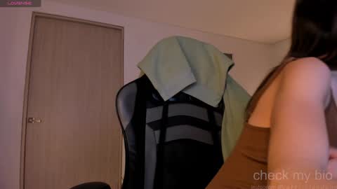 Snapshot of anelisse_ chatting on 01-16-25, 12:34      online show from 01-16-25, 12:34