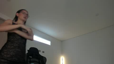 Snapshot of anelisse_ chatting on 02-18-25, 02:06      online show from 02-18-25, 02:06