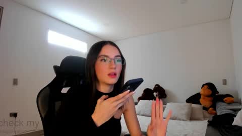 Snapshot of anelisse_ chatting on 02-20-25, 05:07      online show from 02-20-25, 05:07