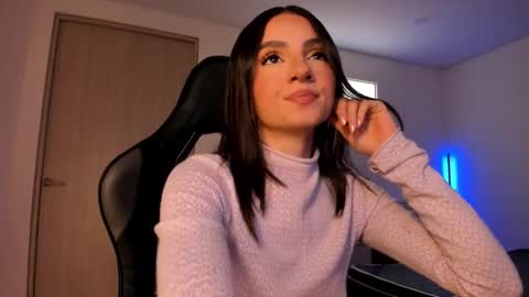 Snapshot of anelisse_ chatting on 03-07-25, 06:22      online show from 03-07-25, 06:22