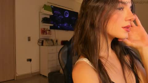 Snapshot of anelisse_ chatting on 10-16-25, 05:52      online show from 10-16-25, 05:52