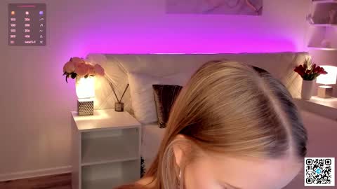 Snapshot of anellyball_ chatting on 09-17-25, 08:05 Anelly online show from 09-17-25, 08:05