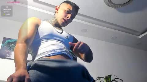 Snapshot of angeel_d035 chatting on 01-31-25, 03:20 Angel online show from 01-31-25, 03:20